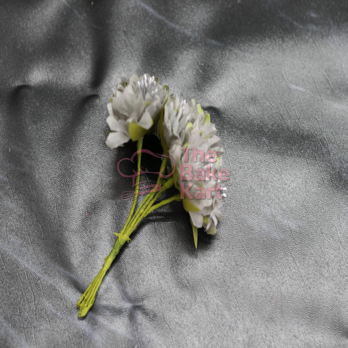 Flower pollen bunch cake decoration detail